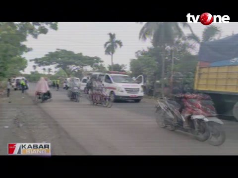 Ambulans Bawa Pasien Positif Covid-19 Tabrak Truk