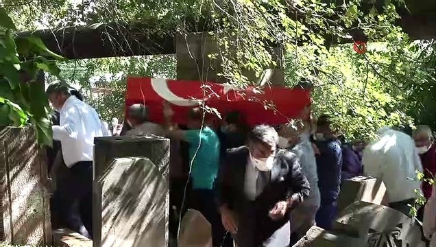 Eski Bakan Zeki Ergezen memleketi Ahlat’ta toprağa verildi