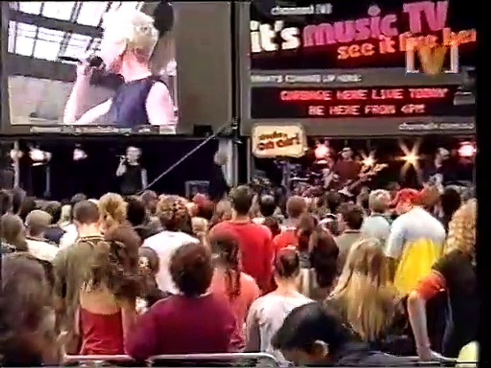 Garbage - Cherry Lips (Go Baby Go!) Live @ whatUwant 2002