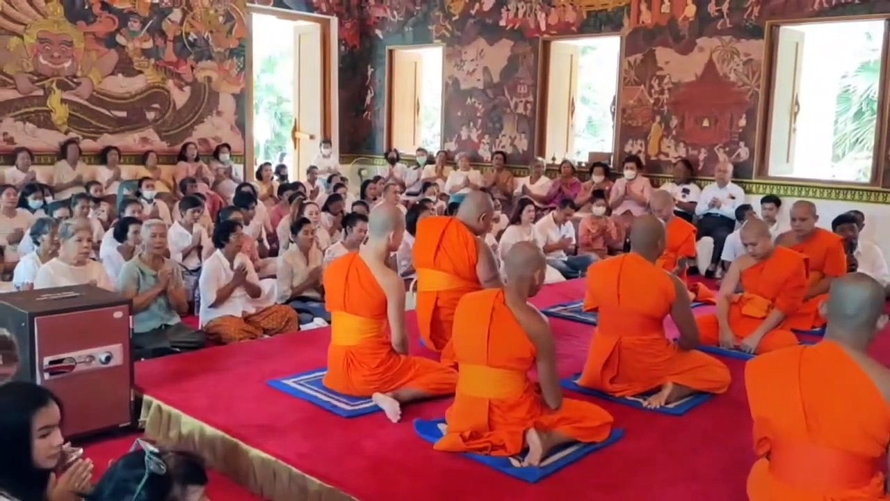 Samuiteam tv news - ทำบุญตักบาตรเทโวโรหณะ วัดสว่างอารมณ์ เกาะสมุย