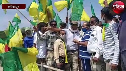 नदी के अस्तित्व को बचाने के लिए बुंदेलखंड विकास सेना ने किया प्रदर्शन