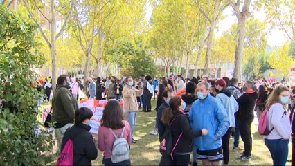 Protestas frente a la Asamblea de Madrid en favor de la Sanidad Pública