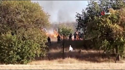 Otluk alanda çıkan yangın mezarlığı sarmadan söndürüldü