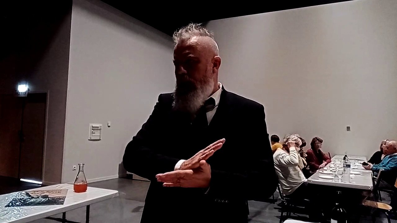 Alain Guyard, philosophe-écrivain-forain, aux Embuscades à Cossé-le-Vivien en Mayenne : "il faut se préparer à la fin du capitalisme"...