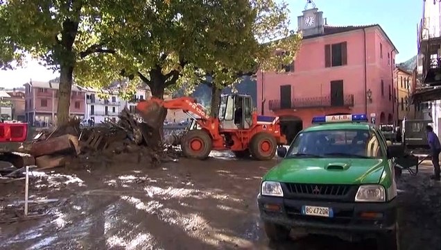 Наводнения во Франции и Италии: потоками воды смывало целые дома