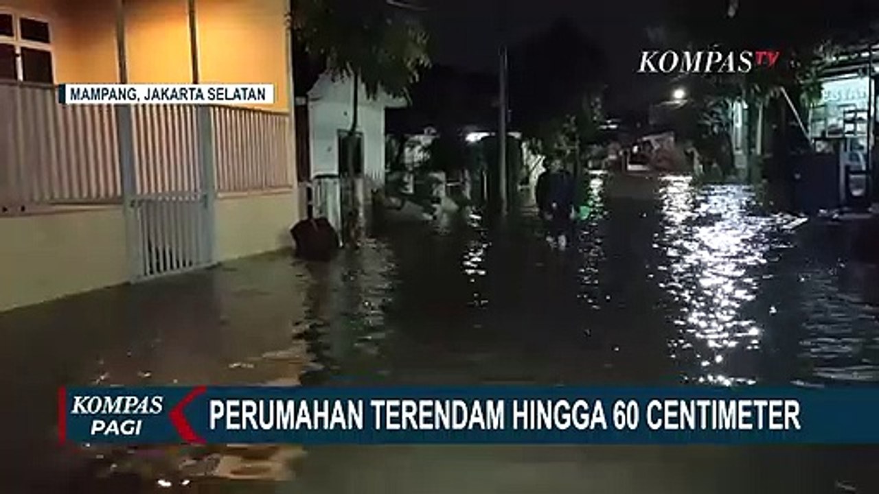 Hujan Deras Menyebabkan Banjir di Sejumlah Ruas...