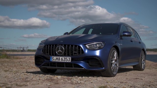 Mercedes-AMG E 63 4MATIC+ T-Modell Design in Brilliant blue