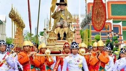 Vua Thái Lan gây bức xúc khi 'nghỉ dưỡng sang chảnh' giữa đại dịch