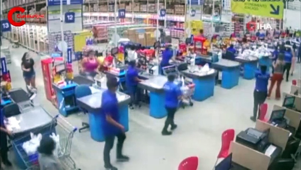 Süpermarket rafları domino taşı gibi devrildi: 1ölü, 8 yaralı