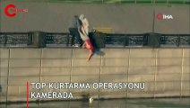 Rusya'da nehre düşen topu kurtarmak isteyen gençlerin operasyonu viral oldu