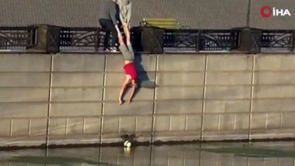 Nehre düşen topu almak isteyen gençlerin 'operasyonu' viral oldu