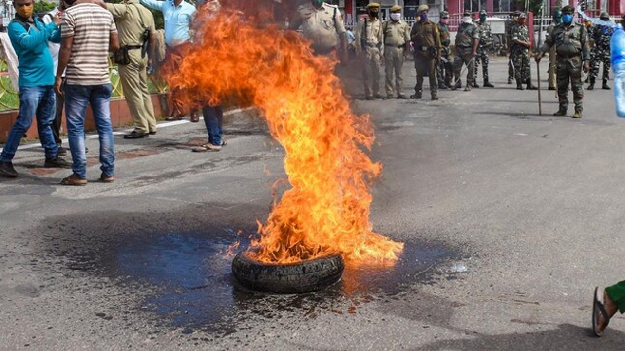 Tyres burnt, roads blocked: BJP workers protest against killing of party leader in West Bengal