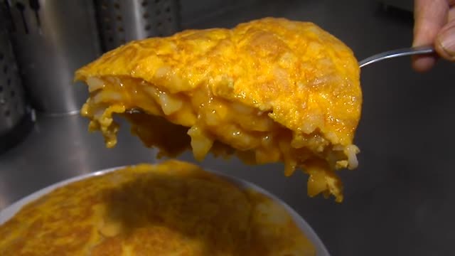 El arte de la tortilla de patata coloca a Betanzos en el mapa de la gastronomía mundial