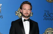 Patrick J. Adams apoia manifestações políticas de Meghan Markle