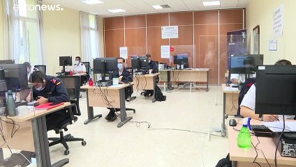Des soldats espagnols traquent les cas contacts de malades du Covid-19