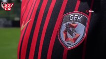 Gaziantep FK, Kevin Mirallas'ı baklava ile karşıladı