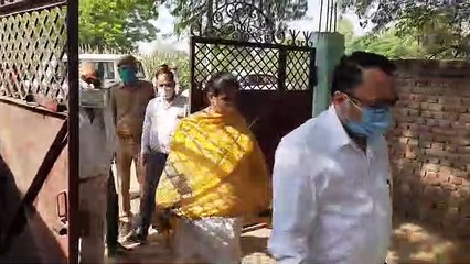 हाथरस कांड में जिला जज पीड़ित के घर पहुंचे