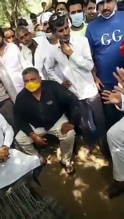 Sachin Pilot का साथ नहीं देने पर Ashok Chandana को युवाओं ने सुना डाली खरी-खरी, देखें VIRAL VIDEO