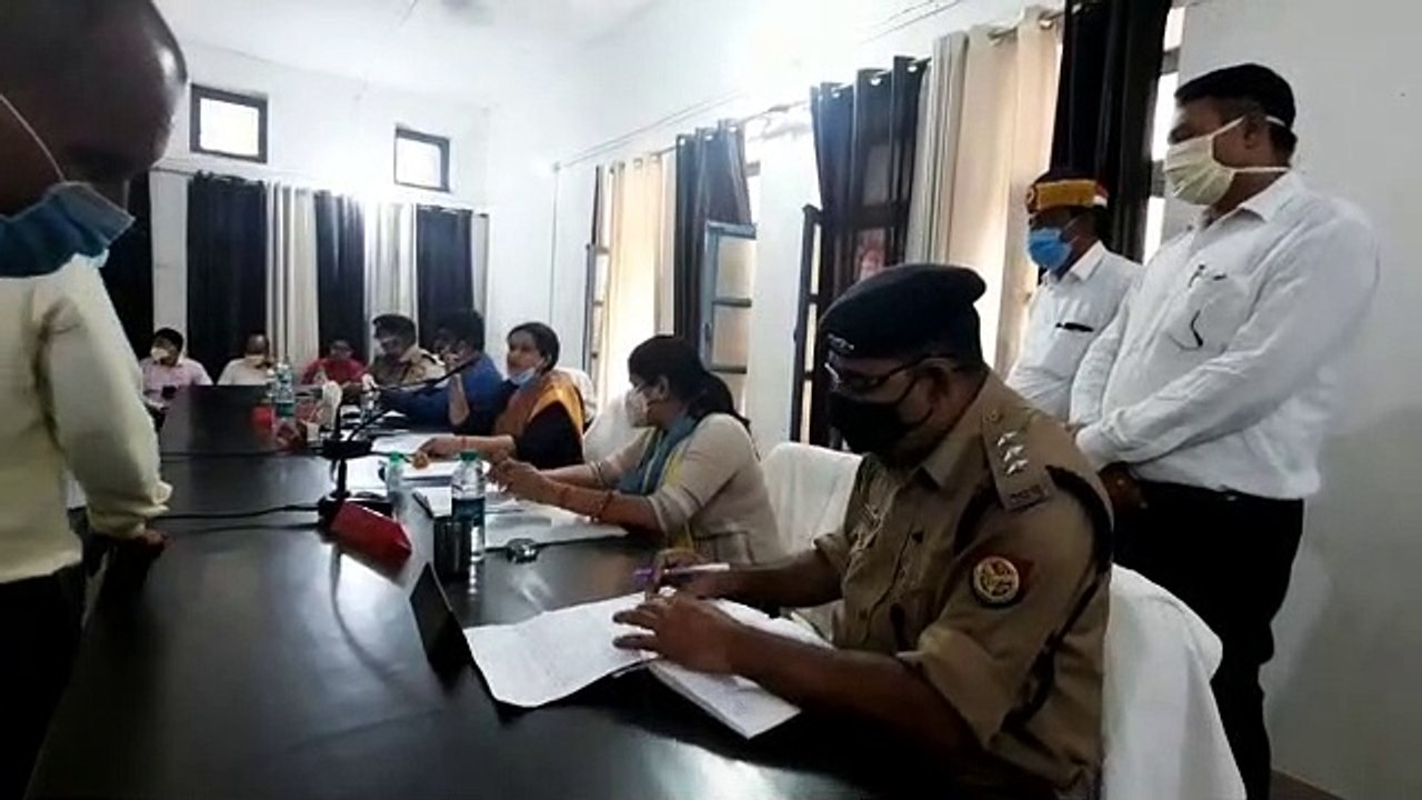 भरथना: तहसील दिवस पर फरियादियों की समस्या का समाधान करने पहुंचे डीएम साहिबा