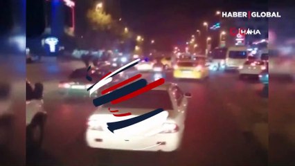 Taksici terörü anbean kamerada! Yolu trafiğe kapatıp birbirlerine girdiler