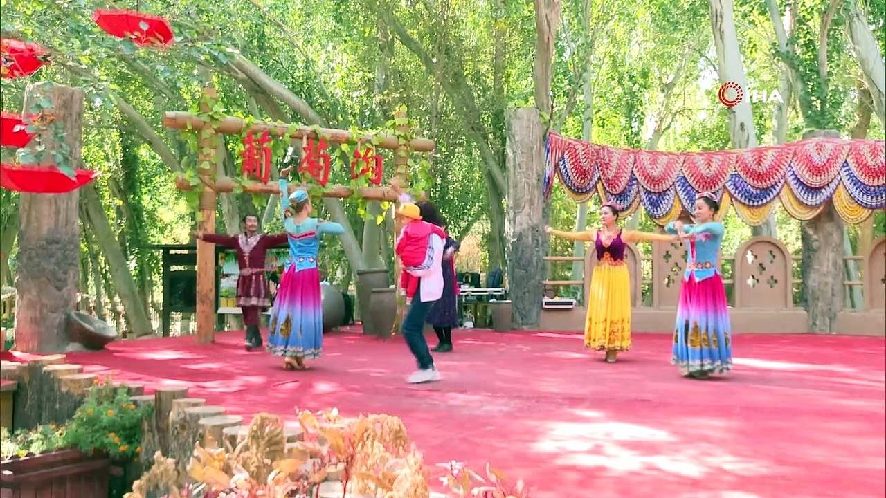 - Xınjıang tatilcilere muhteşem manzaralar eşliğinde benzersiz bir festival lezzeti sunuyor