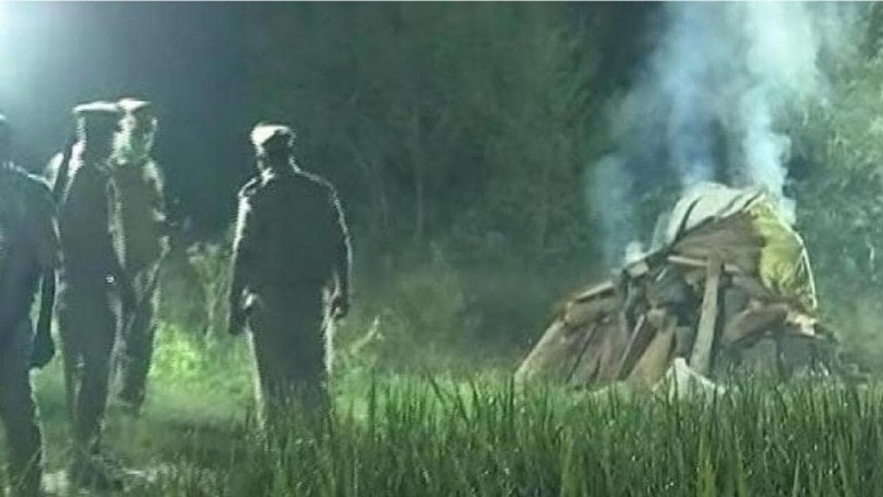 Hathras: UP govt justifies late-night cremation in SC