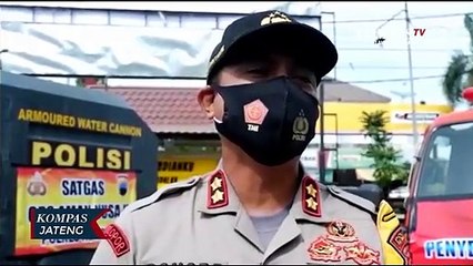 Penyemprotan Cairan Disinfektan Di Jalan Protokol