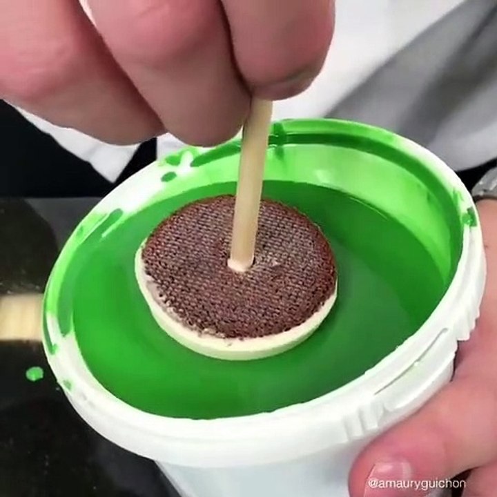 CHRISTMAS TREE CAKE