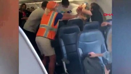 Yolcu uçağında tekme tokat maske kavgası kamerada