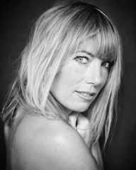 Mélanie Page, la femme de Nagui fait plaisir à ses fans, elle pose sans "rien sur le dos"