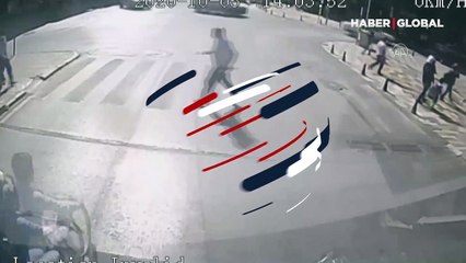 Bisikletli ile çaptığı yayanın kavgası kamerada