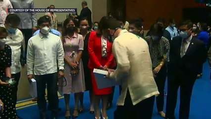 Video herunterladen: House lawmakers pray over Cayetano