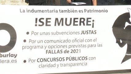 Indumentaristas valencianos protestan "de luto" por crisis del sector