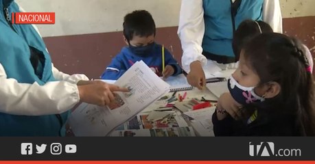 Educadoras del Patronato San José visitan a hijos de comerciantes