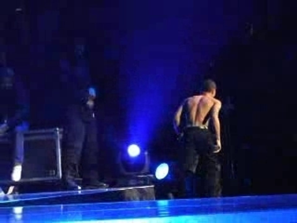 Bow Wow performing "GIRLFRIEND" LIVE!!