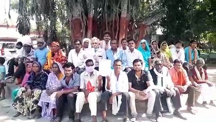 दलित पैंथर के लोगों ने दिया धरना