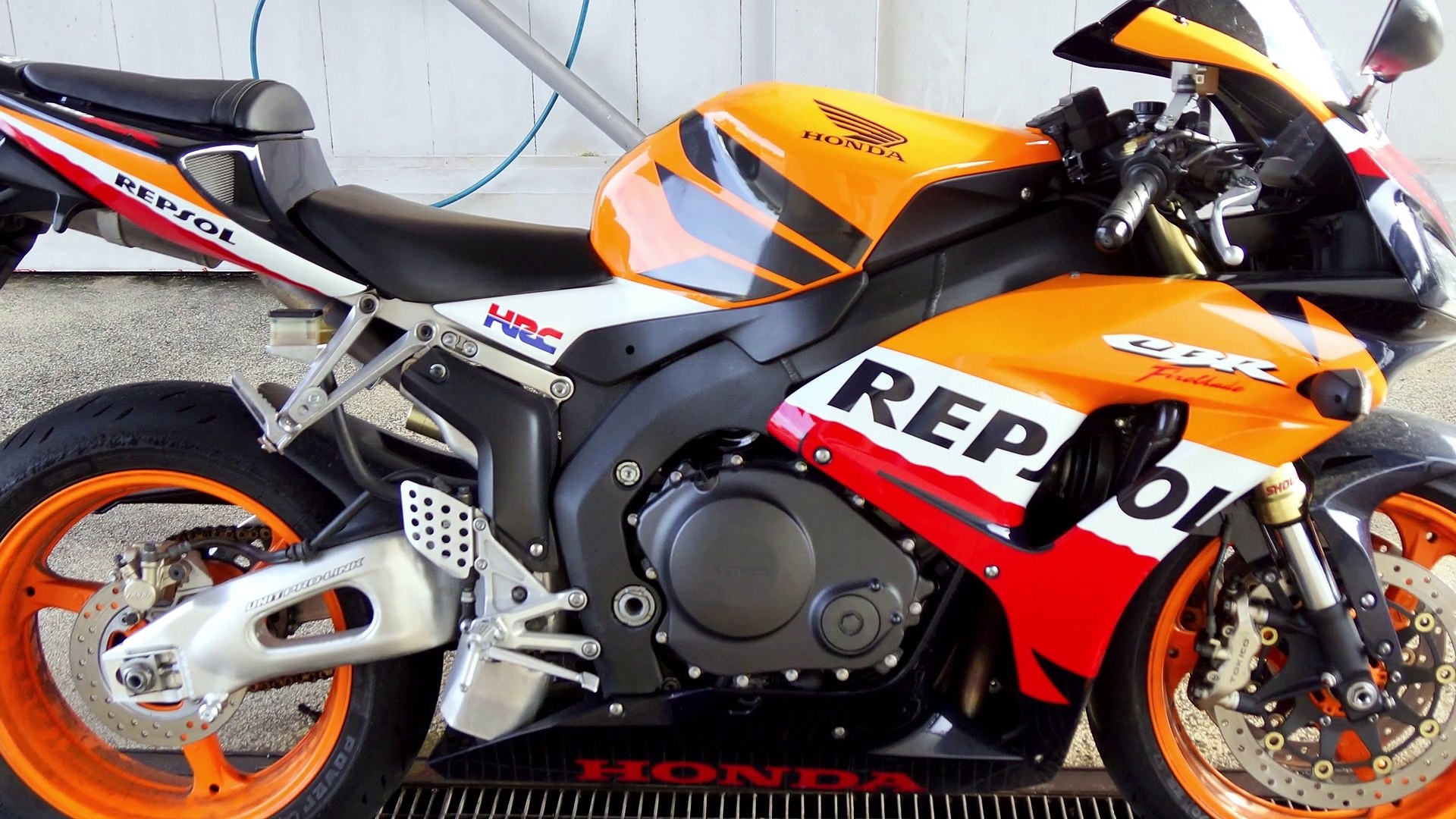 HONDA CBR 1000 REPSOL YEAR 2005 FULL STOCK EXHAUST SOUND - Video Dailymotion