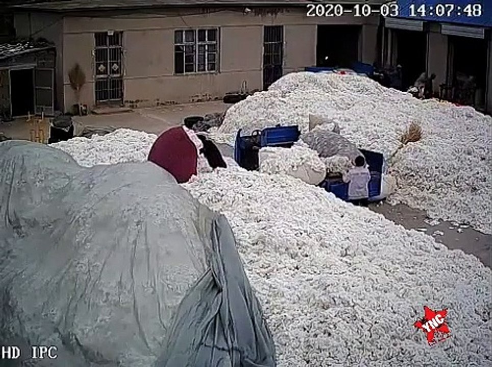 Allumer un briquet dans une usine de coton