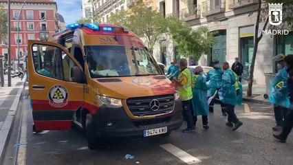 Descargar video: Mujer de 65 años atropellada por autobús en Madrid