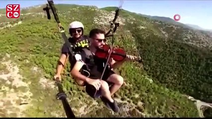 Gökyüzünde kemanıyla "Allı Turnam" türküsünü çaldı