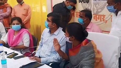 यूपी सरकार के मंत्री स्वाति सिंह ने तहसीलदार की लापरवाही पर जमकर फटकारा