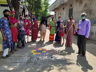 रंगोली प्रतियोगिता के माध्यम से महिला मतदाताओं को किया जा रहा जागरूक