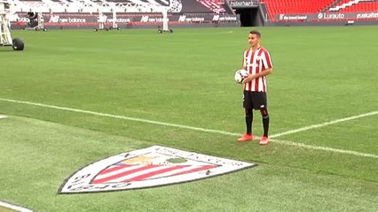 El Athletic Club presenta a Alex Berenguer