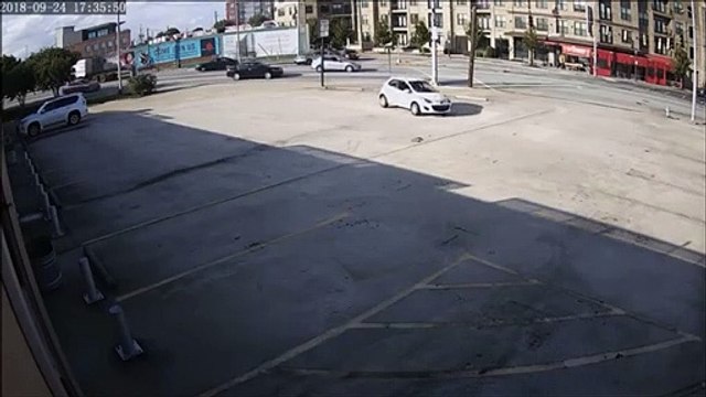 Quand une voiture tombe de nulle part