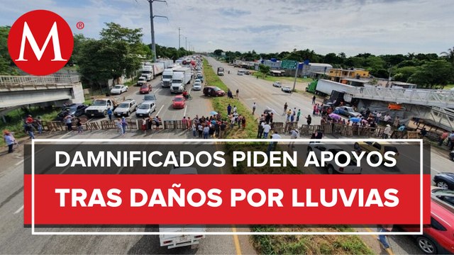 Con bloqueos carreteros, damnificados exigen apoyo tras daños por lluvias en Tabasco