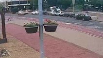 Câmera mostra momento em que carro começa a pegar fogo na Avenida Brasil