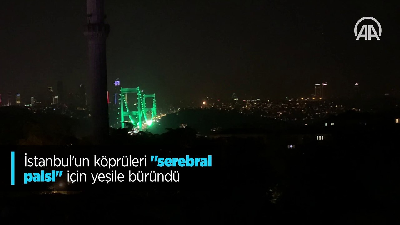 İstanbul'un köprüleri 'serebral palsi' için yeşile büründü