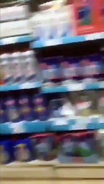 Markette düdüklü tencere kavgası!