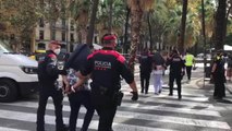 Varios detenidos durante la operación policial en el Raval (Barcelona)