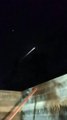 Le impressionanti immagini del meteorite a Monterrey, una lunga scia di fuoco nel cielo